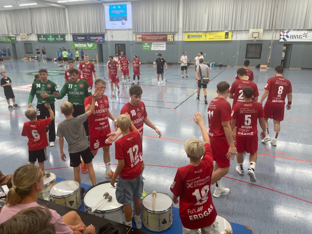 Die Mannschaft bedankt sich bei der HG-Jugend für ihre lautstarke Unterstützung.